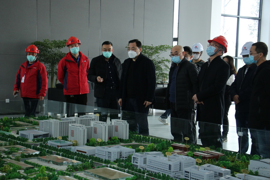 成都市住房和城乡建设局副局长王建新带队调研东盟艺术学院项目防疫及